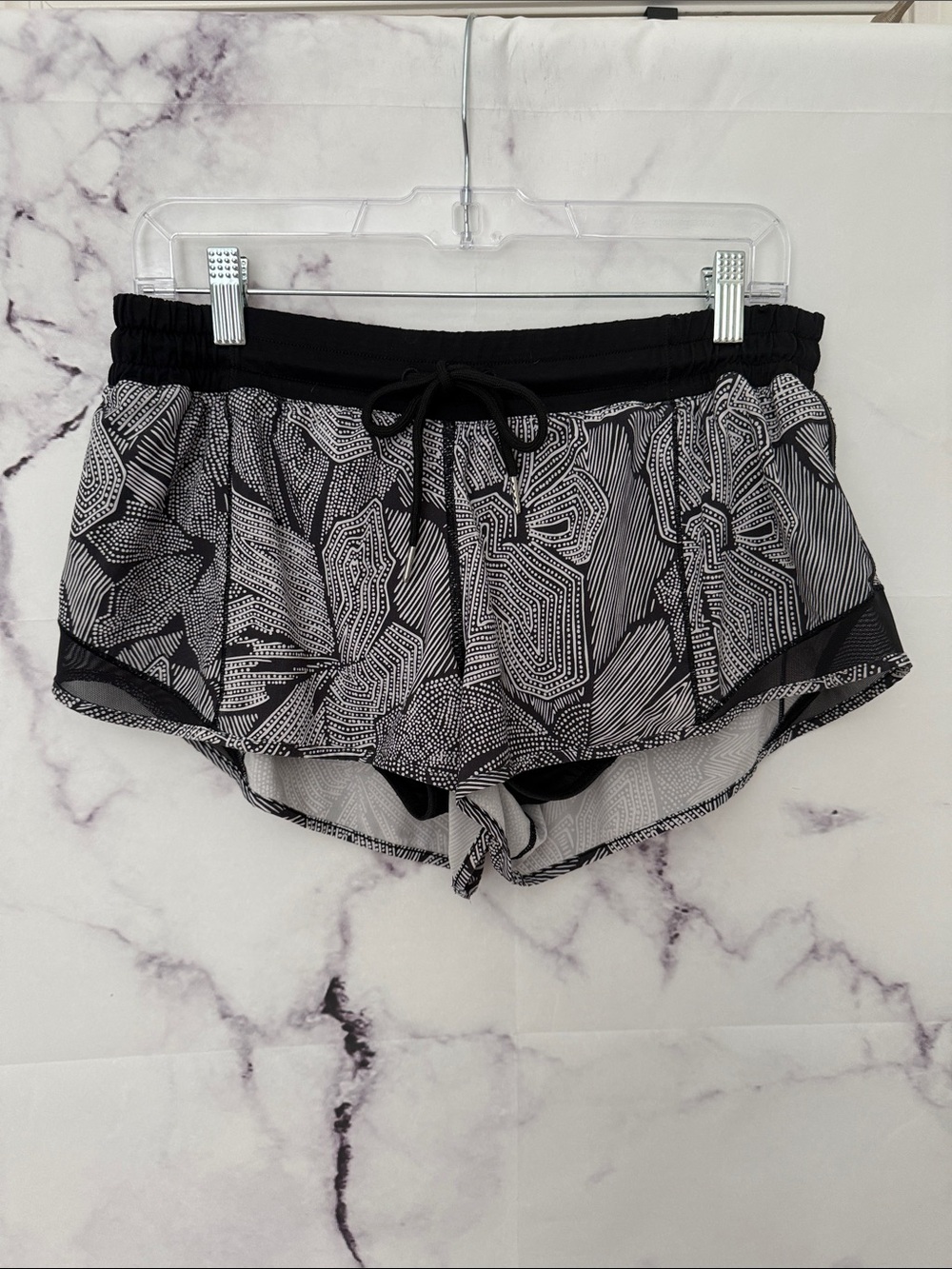 Lululemon black and white print lined running shorts size 10